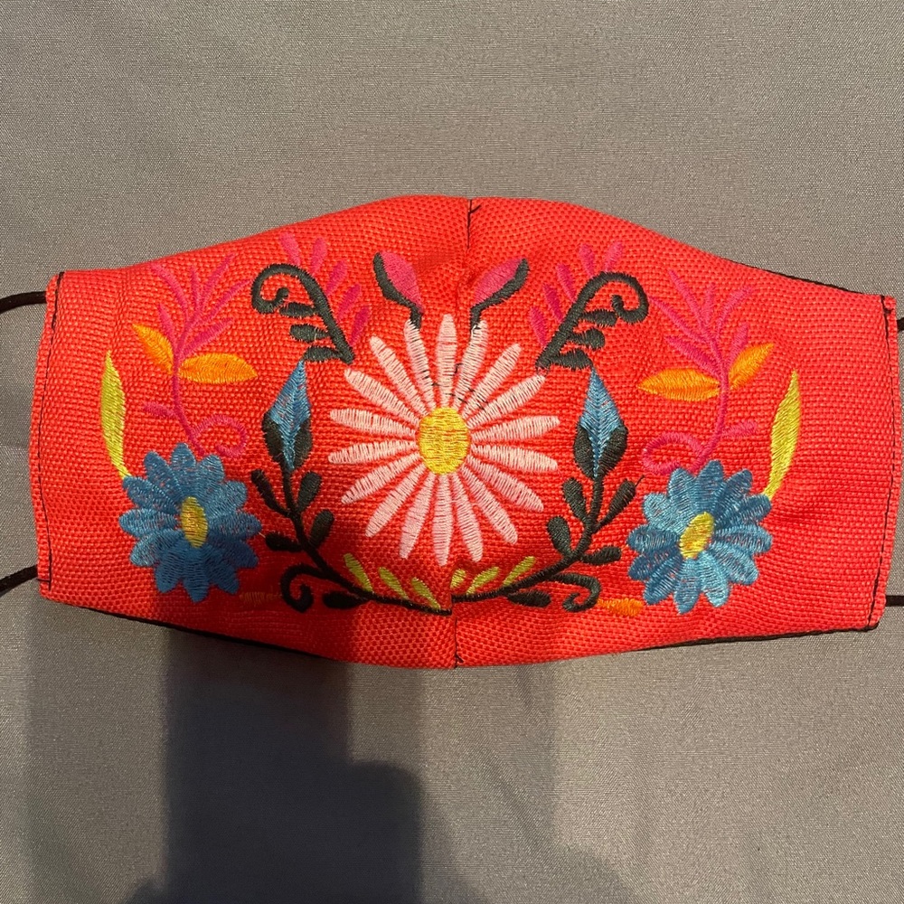 Embroidered face mask - Picture 5 of 12
